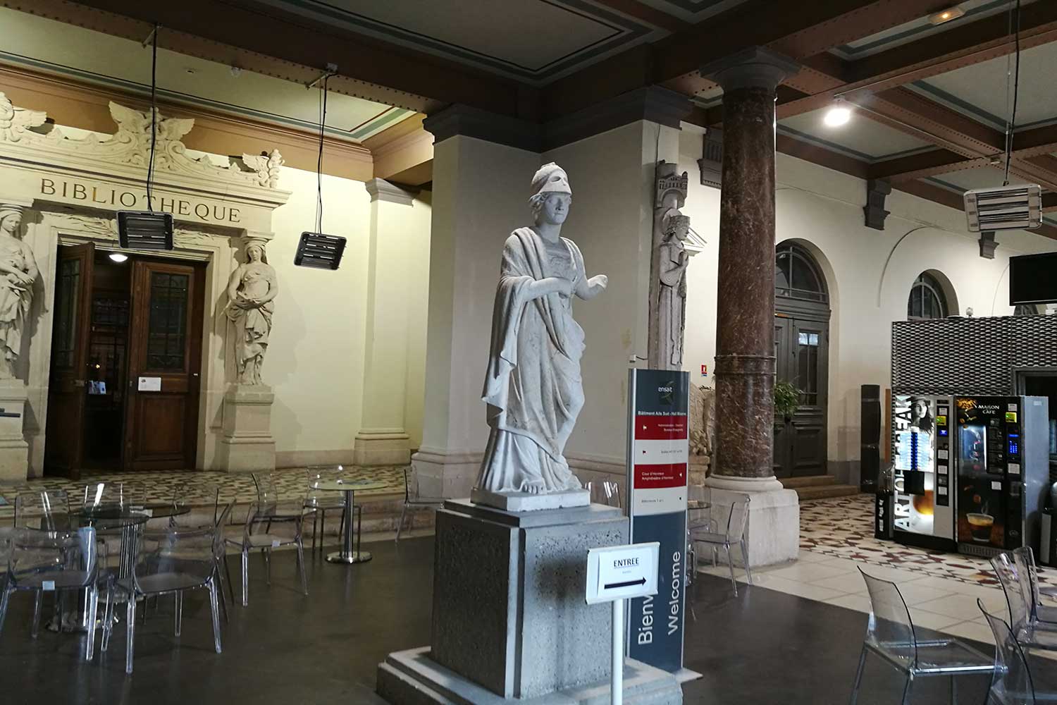 hall-ensait