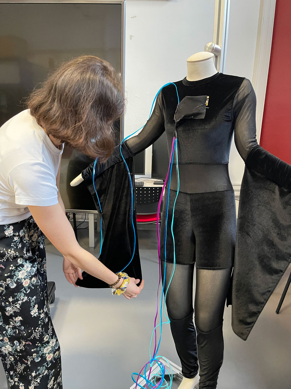 Lire la suite à propos de l’article Projet étudiant : FULLIGHT, la tenue de danse lumineuse