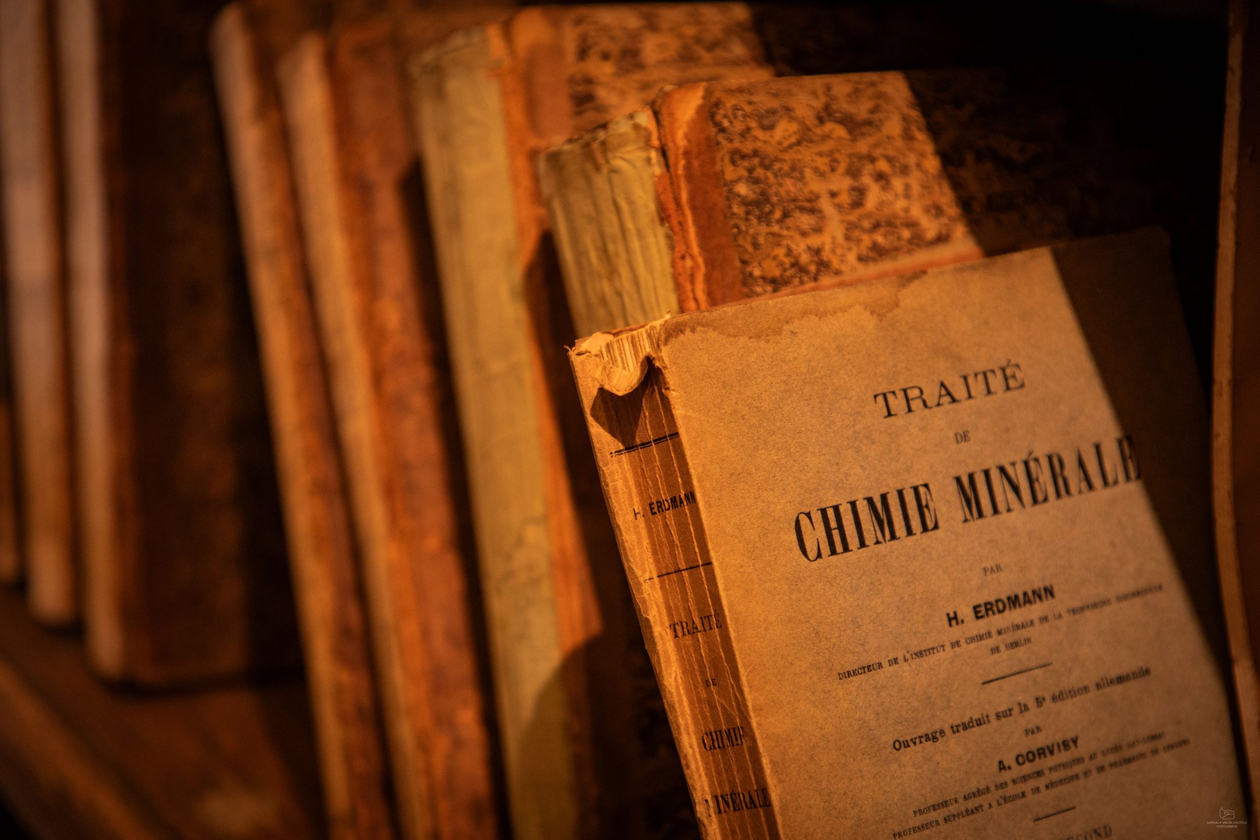 Lire la suite à propos de l’article Dépoussiérage du Fonds Ancien de la bibliothèque de l’ENSAIT