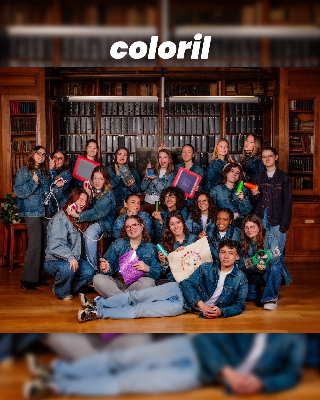 Association étudiante COLORIL de l’ENSAIT photographié dans la bibliothèque