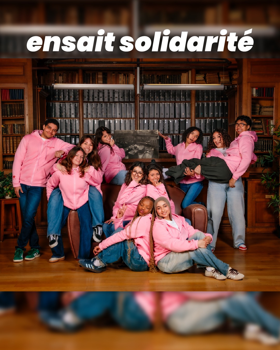 Association Ensait Solidarité de l’ENSAIT photographié dans la bibliothèque